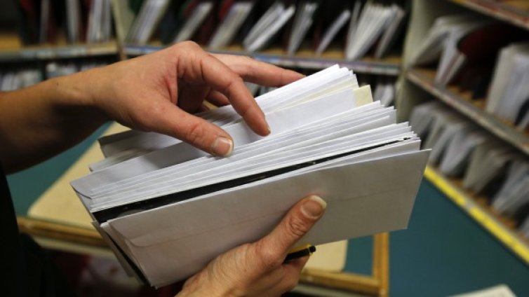 Терорист си отворил писмото-бомба, пощата му го върнала