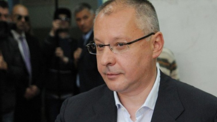 Служебният кабинет забави европрограмите, обвини Станишев