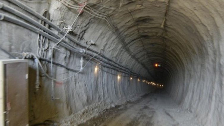 43 миньори в Бургас стачкуват под земята заради забавени заплати