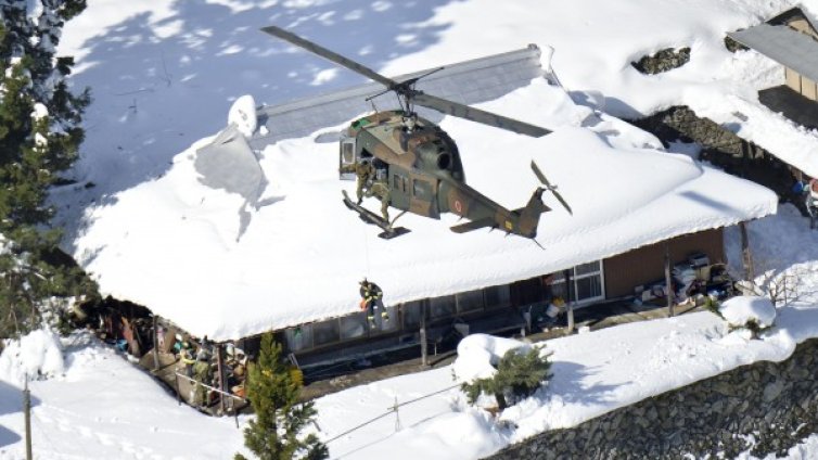Жертвите на обилните снеговалежи в Япония станаха пет