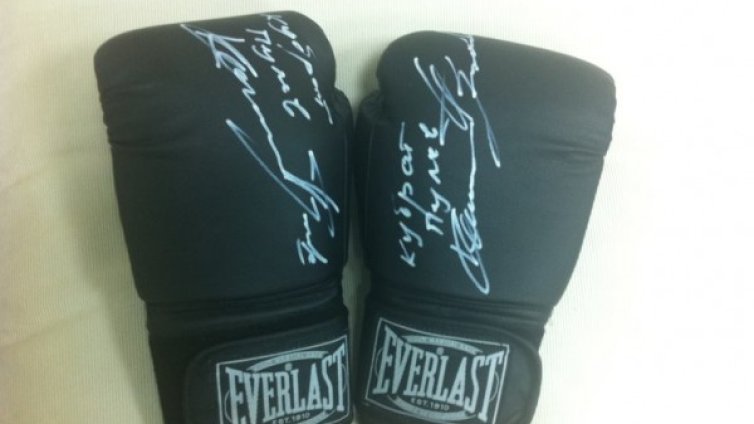 Ръкавиците на Кубрат Пулев &ndash; на търг в Пловдив 