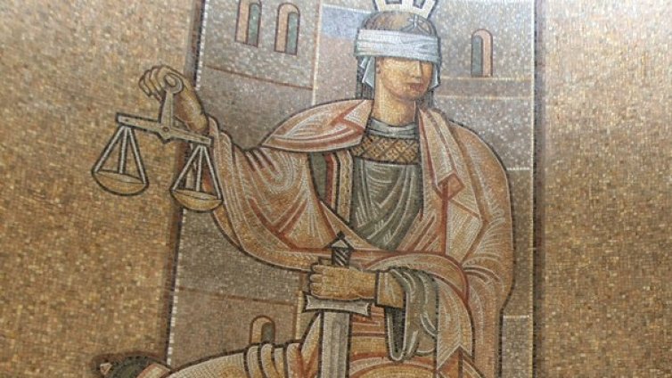 Искат постоянно задържане за бияча на д-р Пеевска