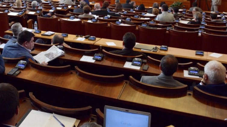 Групата на БСП напусна заседанието на НС
