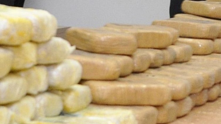 2,5 кг хероин в двойно дъно на куфар спипаха митничарите на "Калотина" 