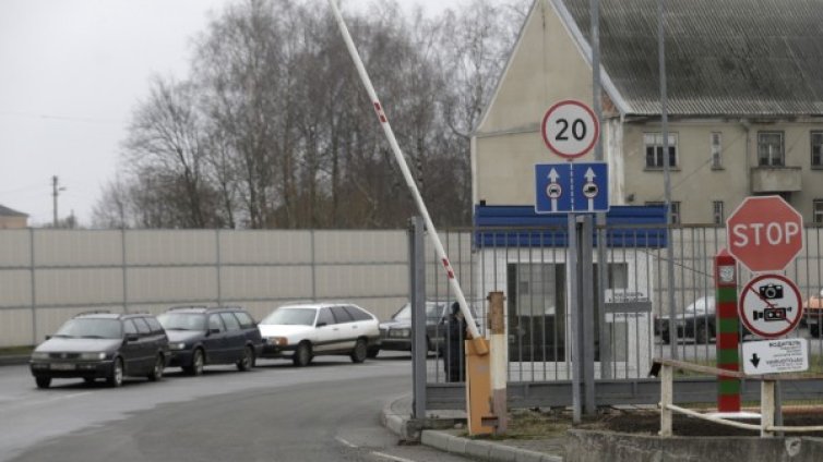 Русия ръмжи край границата, а Литва се готви за еврото