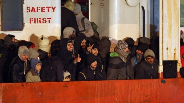 Откриха 4 трупа на мигранти на борда на Блу скай ем