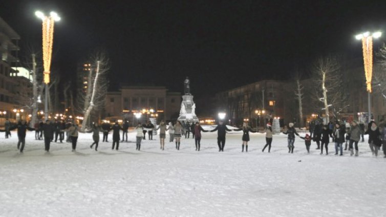 Ето как дойде 2015-та у нас: Много заря, хорá и минус 19