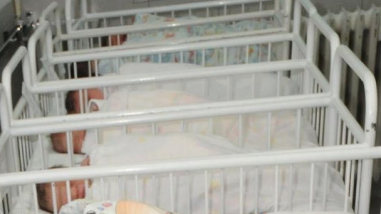 185 са непълнолетните родилки в Сливен за 2014 г. 