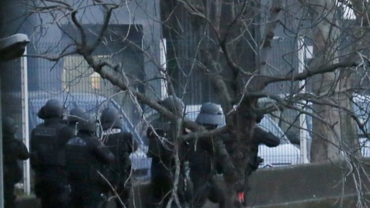 Мъж, представящ се за Амеди Кулибали, пое отговорност за едно от нападенията 