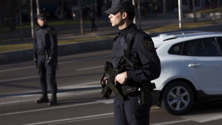 Испания затяга антитерористичните закони след атентатите в Париж
