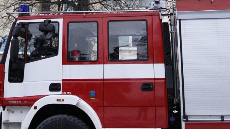 Голям пожар е горял в промишлената зона на Варна
