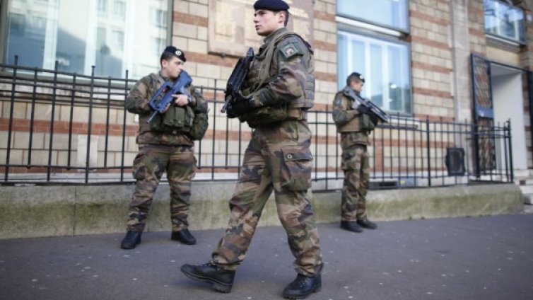 Парижка гара беше евакуирана след бомбена заплаха