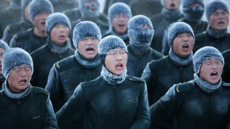 Китай забрани на военните си да имат странични доходи