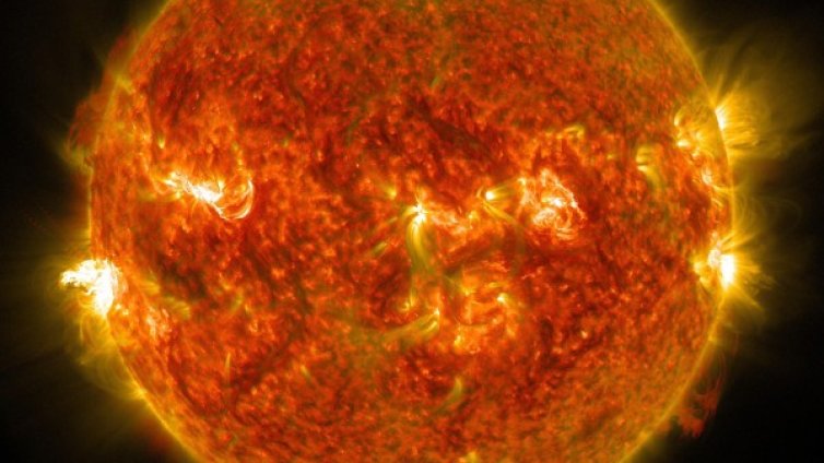 Изкуствен интелект ще предсказва опасните слънчеви изригвания 