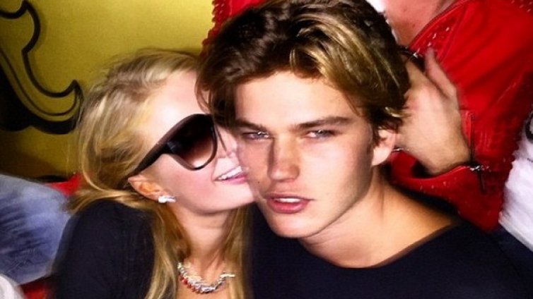 Парис Хилтън си хвана младо гадже