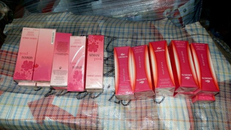 Задържаха над 20 хил. контрабандни парфюма на Капитан Андреево