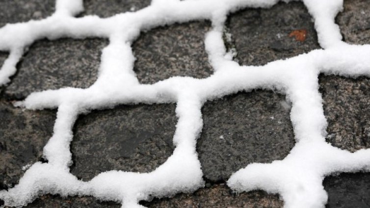 Неделята идва с дъжд и сняг, ще застудява