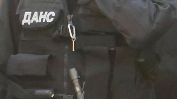 Разбиха цех за фалшив алкохол в недостроена къща в София