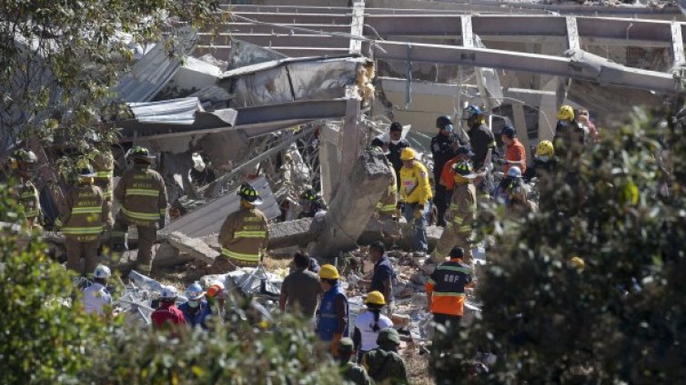 Цистерна се взриви пред родилен дом в Мексико