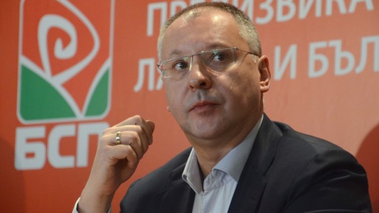 БСП е в криза, но има шанс до местния вот, сигурен е Станишев