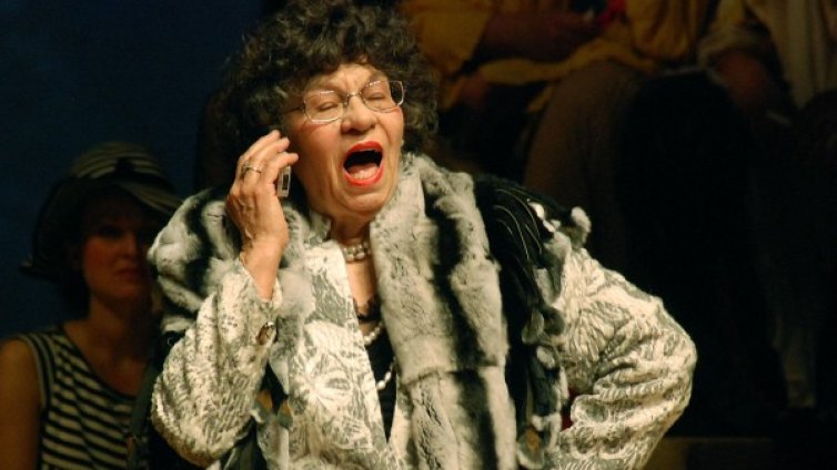 Г-жа Стихийно бедствие на 93!