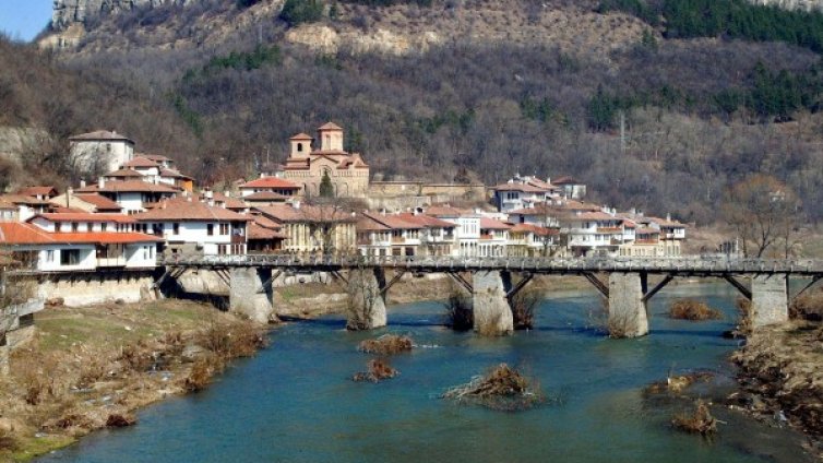 Откриха удавен мъж в Янтра във Велико Търново