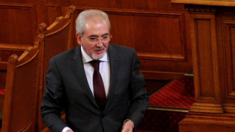 БСП се отказа от прегръдката с Местан за Възродителния процес