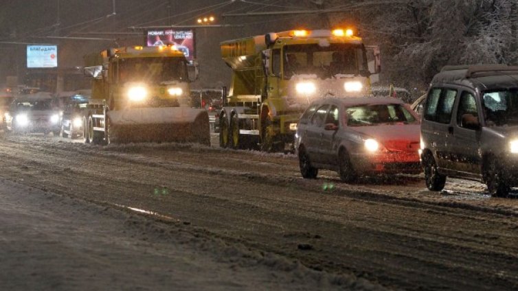 170 снегорина разчистват столичните улици и булеварди
