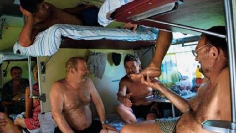 Влак. Руски влак. Вагон втора класа