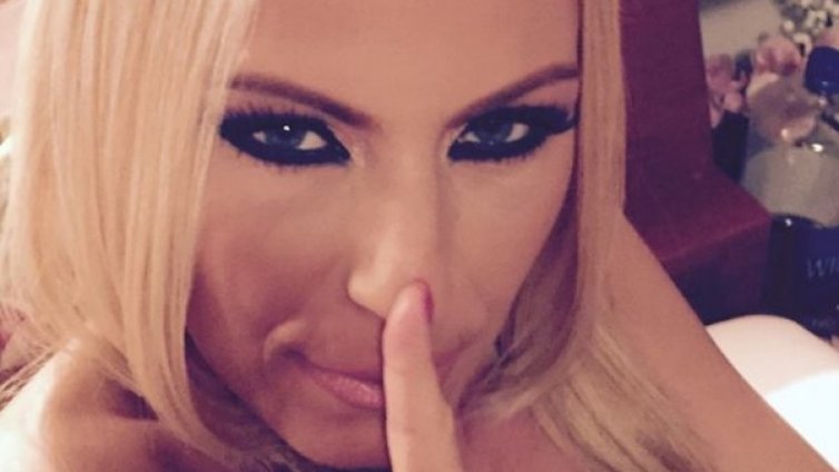 Камелия най-накрая минава под венчило