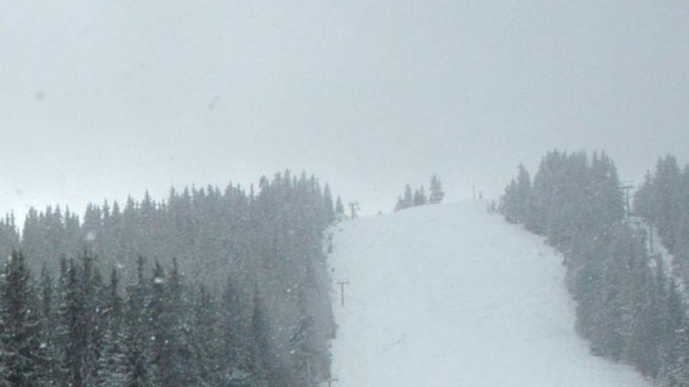 Скиор се удари в оръдие за сняг в Чепеларе и почина