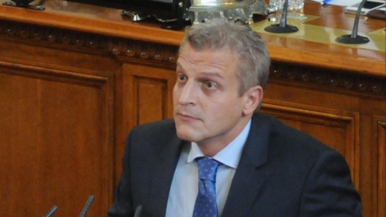Забраните за пушачи остават, но няма и да се затягат