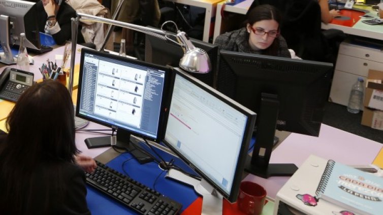 Фирмите, които наемат на черно във Варна, стават по-малко