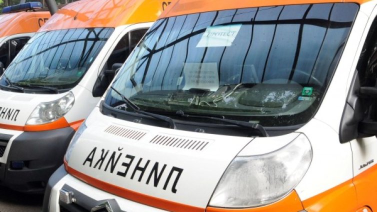 Пак инцидент с линейка: Плашат с бой лекари в Хасково