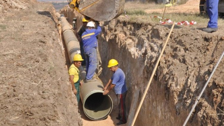 Работник почина при срутване на земна маса в Бургас 