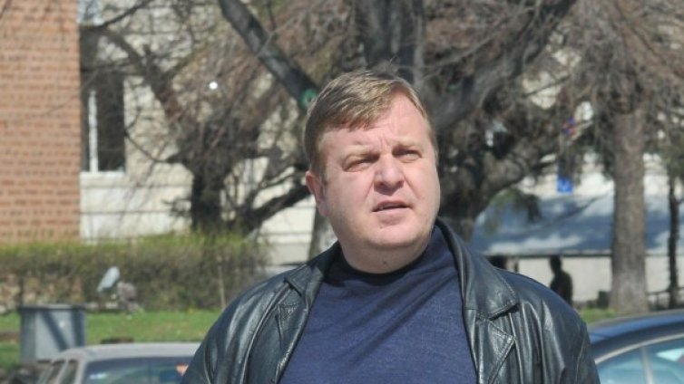 Шофьорът, блъснал колата на Каракачанов &ndash; и без книжка