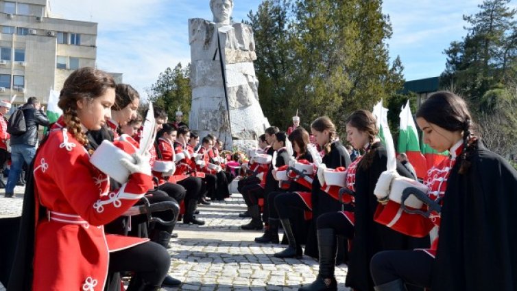 Пред Апостола поклон!