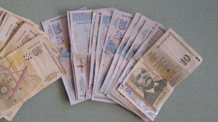Пипнаха служител на столичния инспекторат с 2500 лв. подкуп
