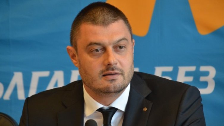 Кабинетът е "тюрлюгювеч", вкарва ни в нов дълг