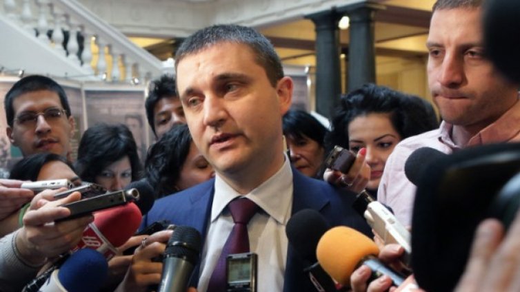 Алтернативата на дълга е печатането на пари, обяви Горанов