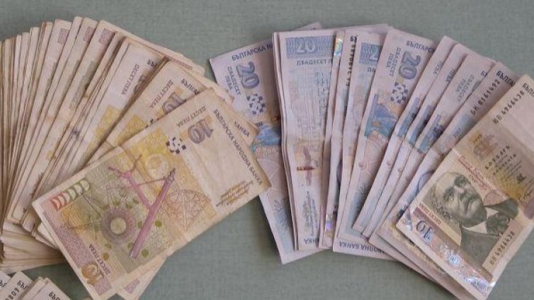 Данъчните проверяват фризьори и козметици 