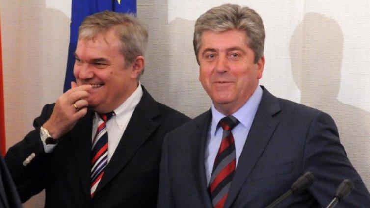 Първанов вярва на групата, но не се отказва от оставката