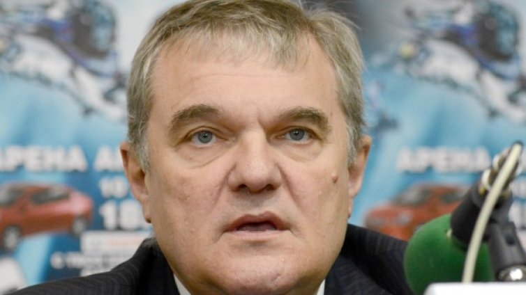 Няма да приемем оставката на Първанов, категоричен е Петков