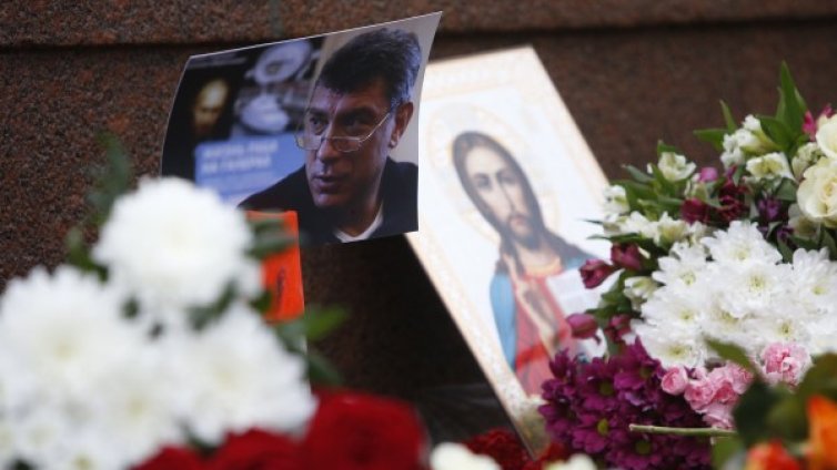 Проверяват поне пет версии за убийството на Борис Немцов