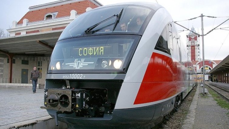 БДЖ пуска допълнителни вагони към 114 влака по празниците
