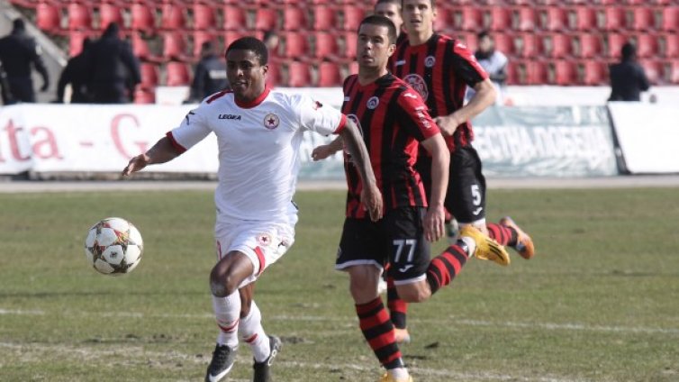 Локо София би с 2:0 лидера ЦСКА