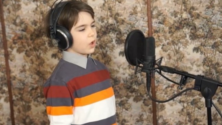 8-годишно дете взриви интернет с патриотична песен