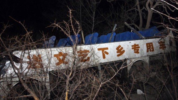 20 души загинаха при автобусна катастрофа в Китай