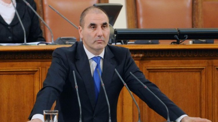 Цветанов не ще да се връща в МВР, увещават Вучков да остане