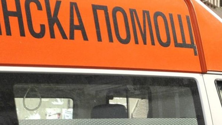 Кола и камион се сблъскаха край Вакарел